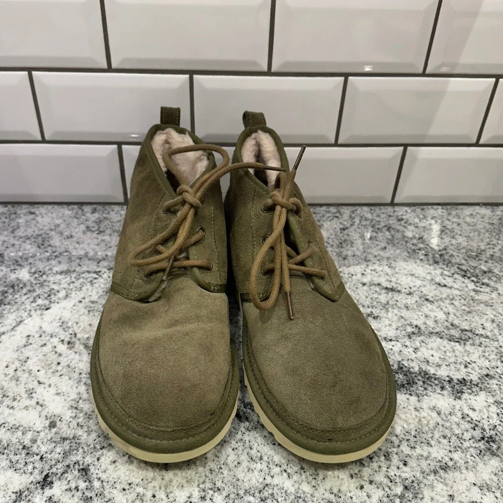 UGG Neumel Chukka‎ Boots Olive Green Suede Shearling Lined Men's Size 10